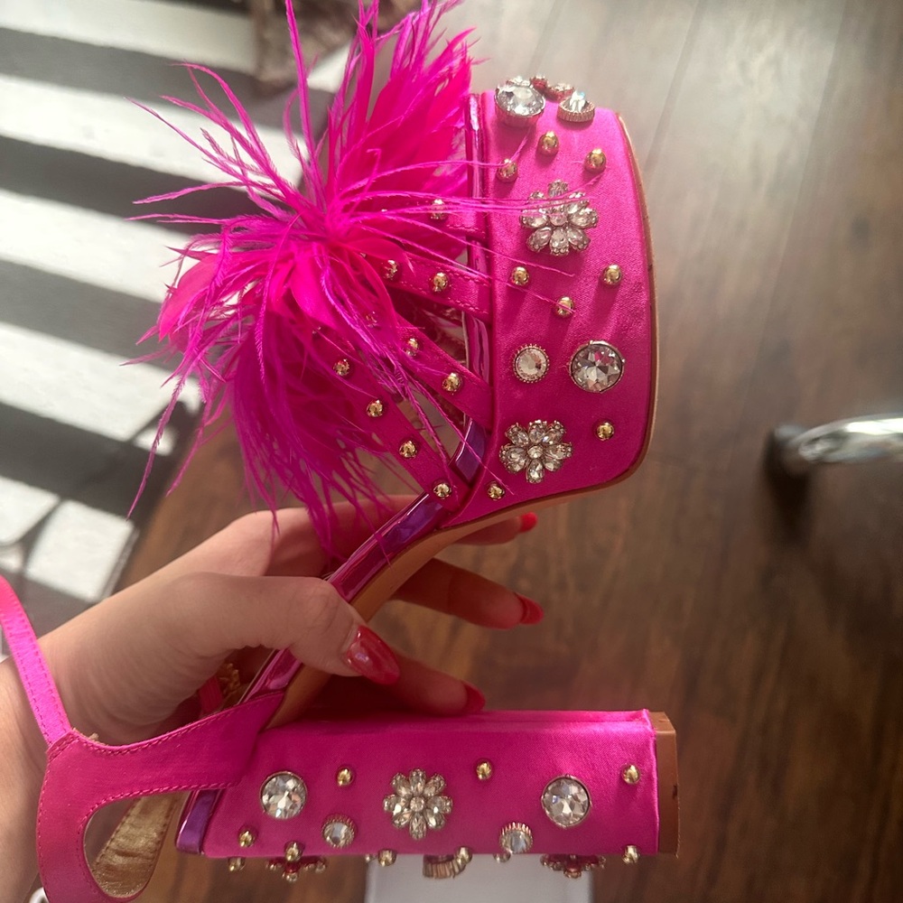 Vera wang heels pink